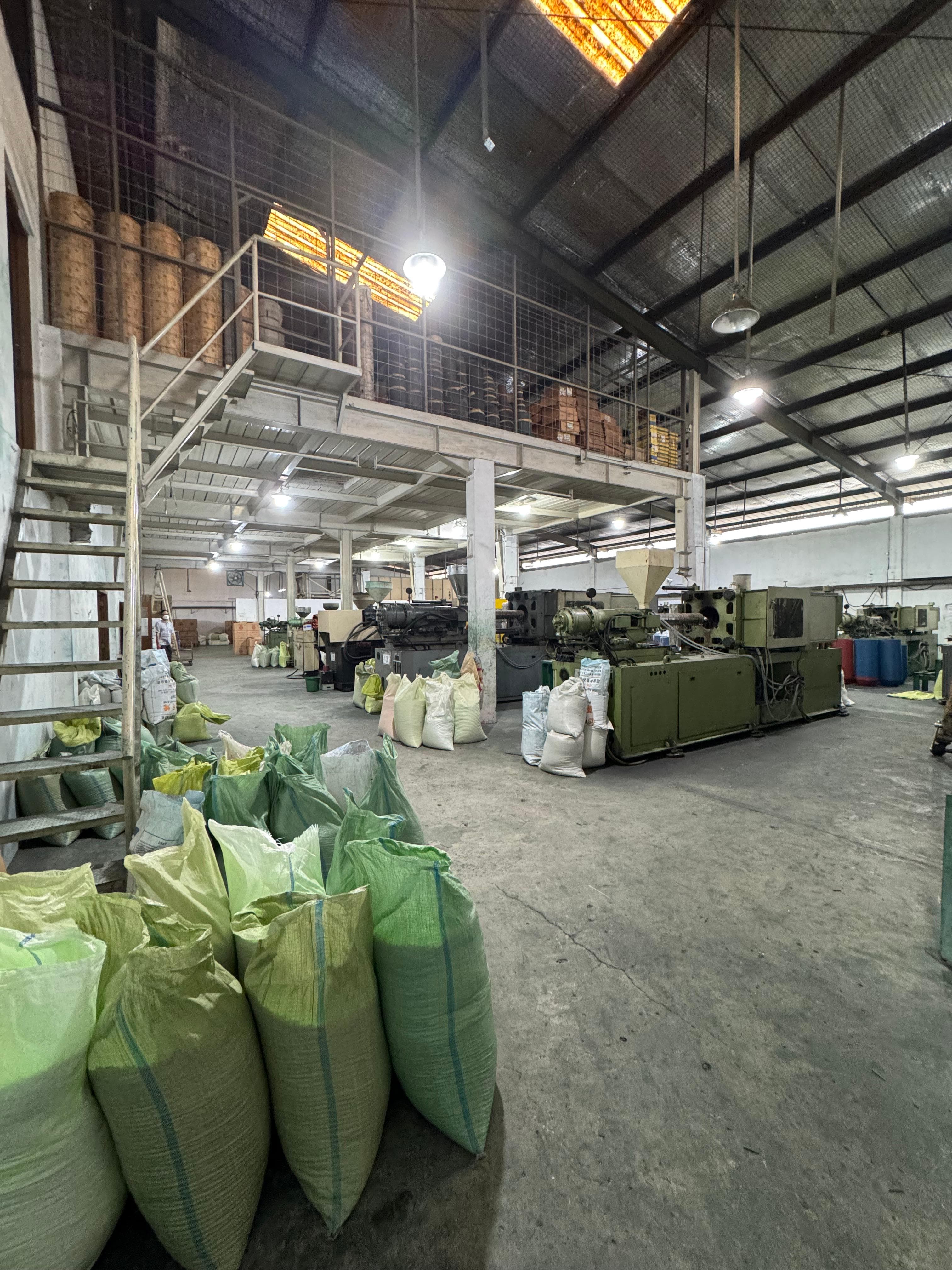 Gudang Transit & Logistik - Gambar 3
